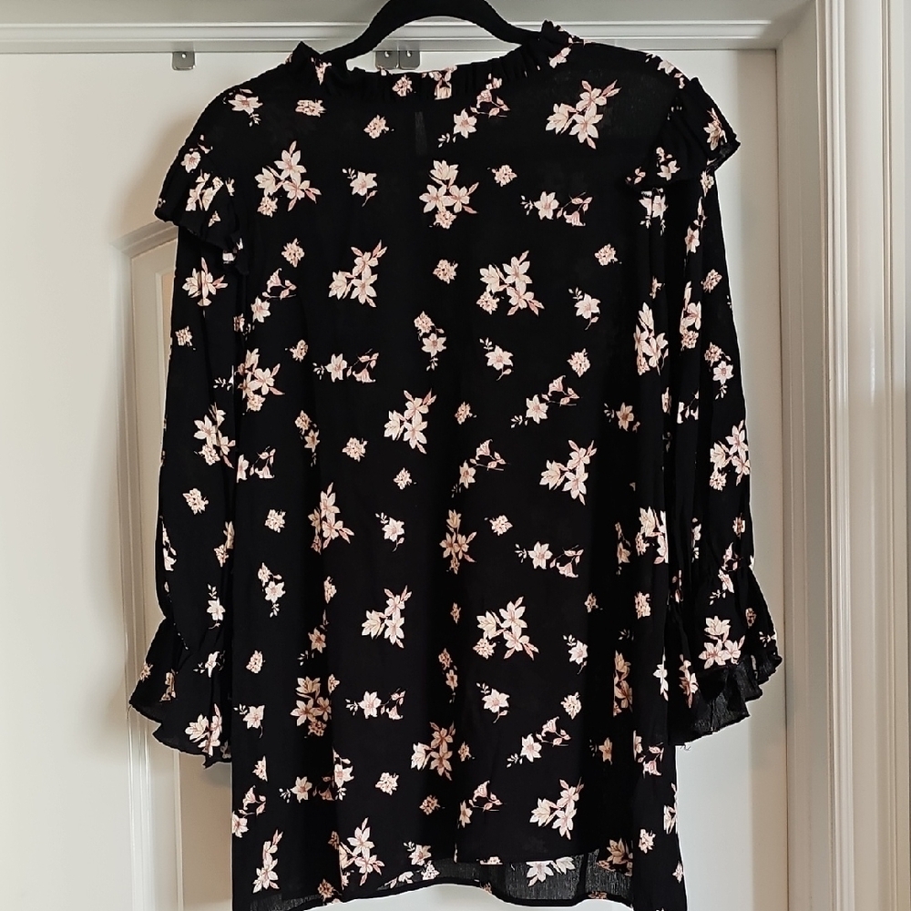 NWOT XL Spice Rose Floral Black and Pink Women's Top